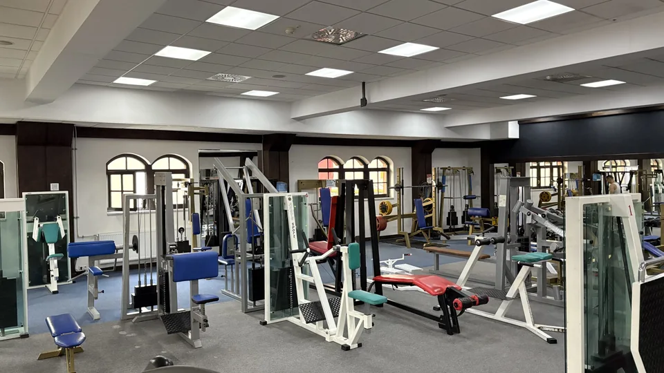 Strefa treningu siłowego RetroGym